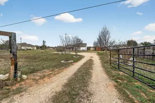 174 Monroe King Ln, Elgin, TX 78621 - Photo 20