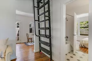 1110 W 22nd St, Austin, TX 78705 - Photo 16