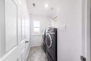 202 Holmstrom St, Hutto, TX 78634 - Photo 32