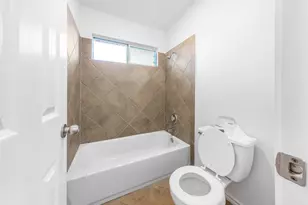 202 Holmstrom St, Hutto, TX 78634 - Photo 34