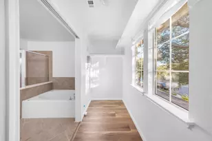 202 Holmstrom St, Hutto, TX 78634 - Photo 32