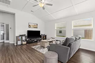 105 Balsam St, Hutto, TX 78634 - Photo 8