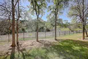 129 Hollytree Ct, Georgetown, TX 78628 - Photo 4