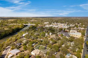 801 Austin St, Bastrop, TX 78602 - Photo 2