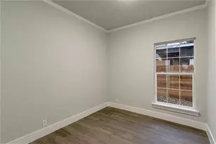 1217 Eleanor St, Austin, TX 78721 - Photo 12