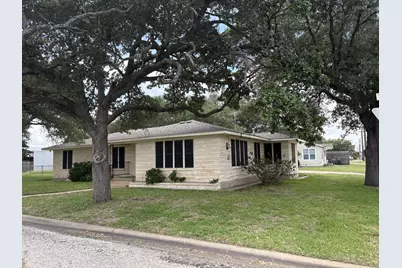 393 N Manse Avenue, Giddings, TX 78942 - Photo 2