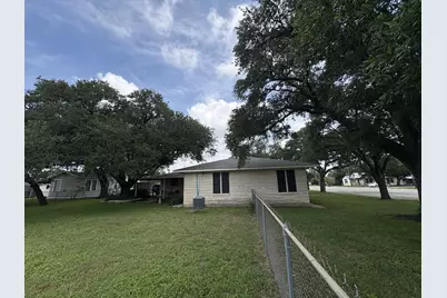 393 N Manse Avenue, Giddings, TX 78942 - Photo 8