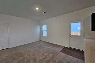 856 Rancho Del Cielo Loop, Jarrell, TX 76537 - Photo 6