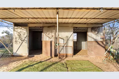 274 Old Austin Trail, Elgin, TX 78621 - Photo 18