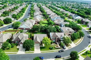 105 Justin Leonard Dr, Round Rock, TX 78664 - Photo 2