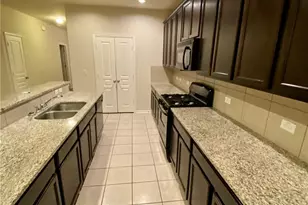 172 Hollis Ln, Kyle, TX 78640 - Photo 4