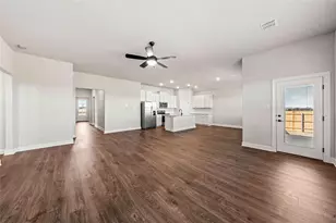 405 W Luna Blue Ln, Jarrell, TX 76537 - Photo 2