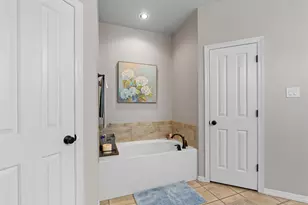 223 E Ridgewood Rd, Georgetown, TX 78633 - Photo 14