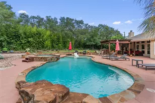 223 E Ridgewood Rd, Georgetown, TX 78633 - Photo 2