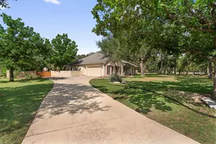 223 E Ridgewood Rd, Georgetown, TX 78633 - Photo 4