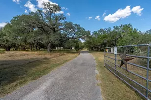 740 Coyote Run, New Braunfels, TX 78132 - Photo 2