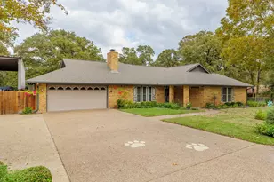 704 Enfield Rd, Rockdale, TX 76567 - Photo 4