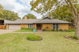 704 Enfield Rd, Rockdale, TX 76567 - Photo 2