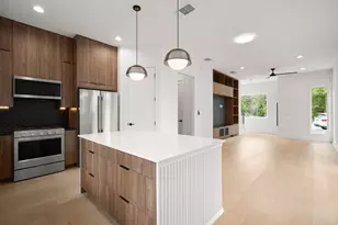 913 Capitol Ct, Austin, TX 78756 - Photo 14