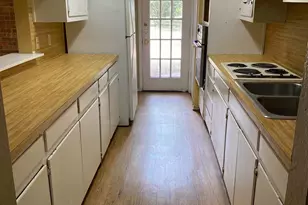 1014 Bois D'Arc St, Lockhart, TX 78644 - Photo 2