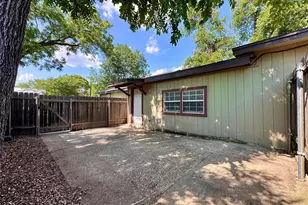 2103 E 16th St, Austin, TX 78702 - Photo 18