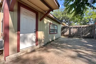 2103 E 16th St, Austin, TX 78702 - Photo 18