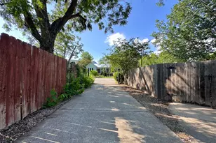 2103 E 16th St, Austin, TX 78702 - Photo 22