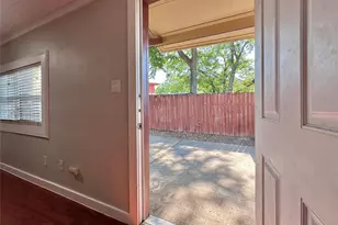 2103 E 16th St, Austin, TX 78702 - Photo 4