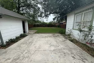 306 Bowie St, Luling, TX 78648 - Photo 26