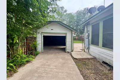 306 Bowie Street, Luling, TX 78648 - Photo 4