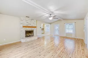 2114 Bel-Air Dr, Taylor, TX 76574 - Photo 4
