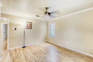 2114 Bel-Air Dr, Taylor, TX 76574 - Photo 14