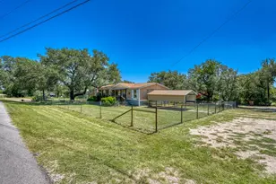 122 Heritage Dr, Johnson City, TX 78636 - Photo 4