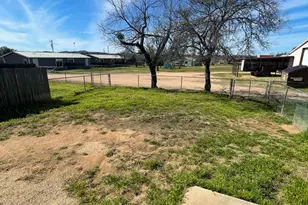 212 Aster St, Kingsland, TX 78639 - Photo 10