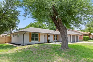 911 Cripple Creek Dr, Austin, TX 78758 - Photo 2