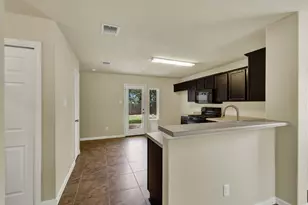 401 Summerside Ave, Lockhart, TX 78644 - Photo 10