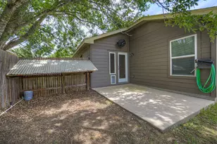401 Summerside Ave, Lockhart, TX 78644 - Photo 24