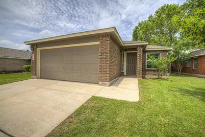401 Summerside Avenue, Lockhart, TX 78644 - Photo 1