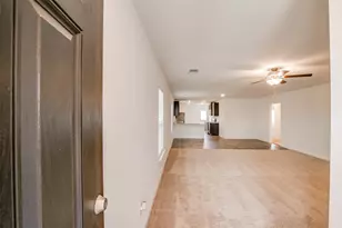 609 Riverdale Dr, Jarrell, TX 76537 - Photo 2