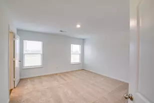 609 Riverdale Dr, Jarrell, TX 76537 - Photo 8