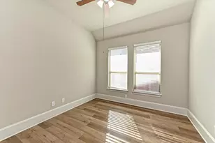 208 Rocky View Ln, Georgetown, TX 78628 - Photo 14