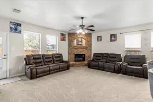 117 E Emory Fields Dr, Hutto, TX 78634 - Photo 10