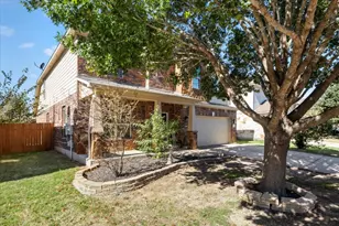 117 E Emory Fields Dr, Hutto, TX 78634 - Photo 4