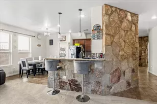 117 E Emory Fields Dr, Hutto, TX 78634 - Photo 8