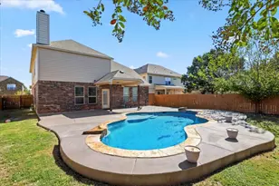 117 E Emory Fields Dr, Hutto, TX 78634 - Photo 2