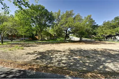 2000-2A Breeze Hollow, Austin, TX 78741 - Photo 2