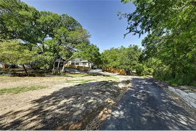 2000-2A Breeze Hollow, Austin, TX 78741 - Photo 10