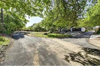 2000-2A Breeze Hollow, Austin, TX 78741 - Photo 8