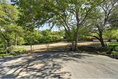 2000-2A Breeze Hollow, Austin, TX 78741 - Photo 14