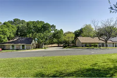2000-2A Breeze Hollow, Austin, TX 78741 - Photo 18